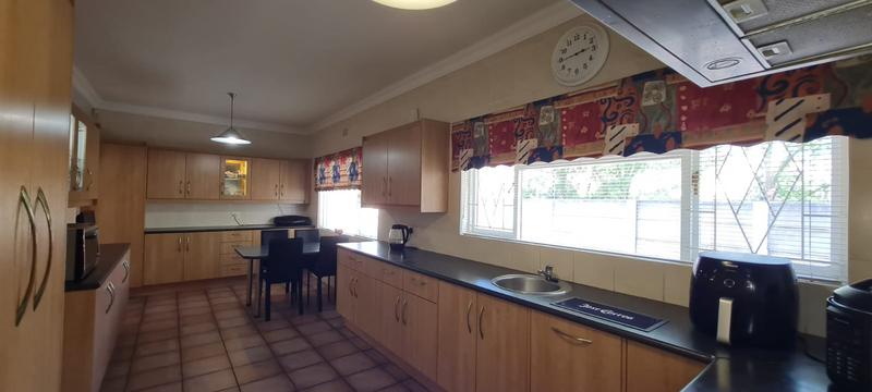 5 Bedroom Property for Sale in De La Haye Western Cape